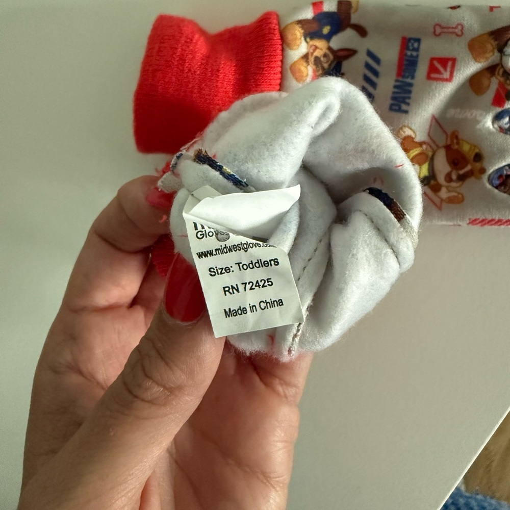 Toddler Paw Patrol Little Gloves - Picture 3 of 3